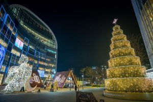 Lotte World Tower đẹp mê hồn trong bầu không khí giáng sinh