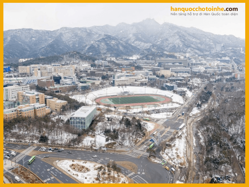 Khung cảnh của Trường đại học Quốc gia Seoul nhìn từ xa