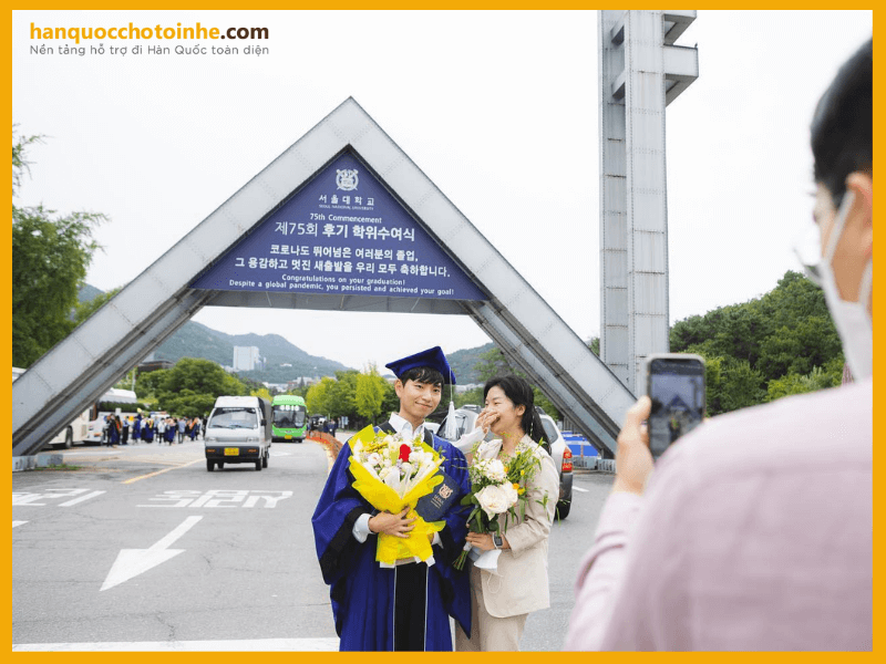 Sinh viên tốt nghiệp trường đại học quốc gia Seoul