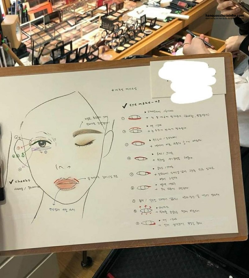 Makeup thì mình nghĩ nó thiên về đào tạo kỹ năng và kinh nghiệm