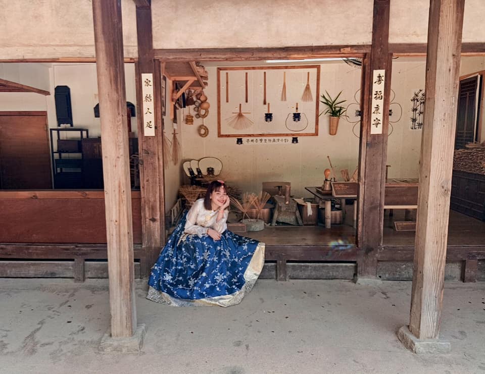 Đến đến mặc hanbok check in thì quá tuyệt