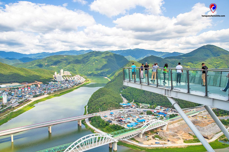 Cầu kính Mancheonha Skywalk