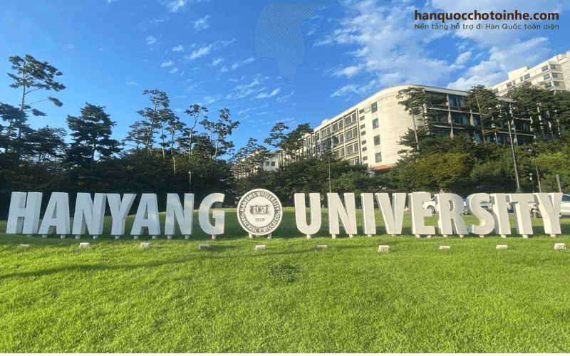 Nhiều chương trình học bổng có giá trị